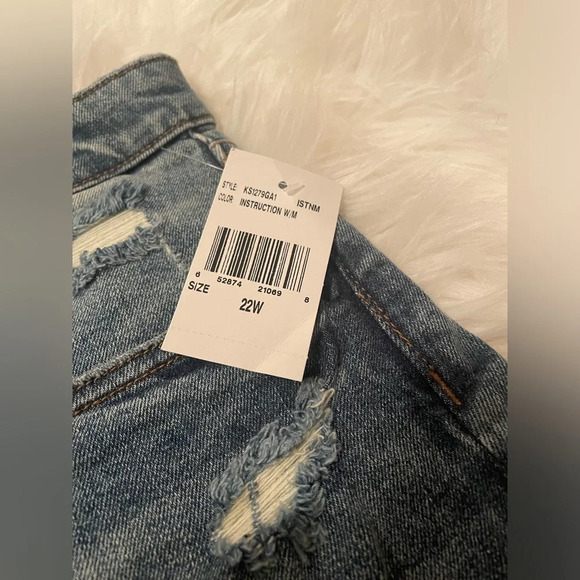 NWT KUT From The Kloth Jane High Rise Shorts - Picture 5 of 9